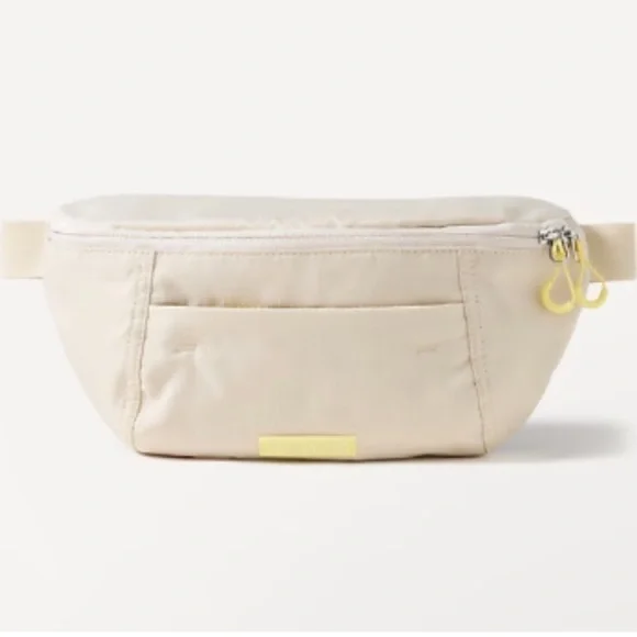 NWOT Athleta Cream/Yellow Large Crest Fanny Pack - Picture 2 of 4